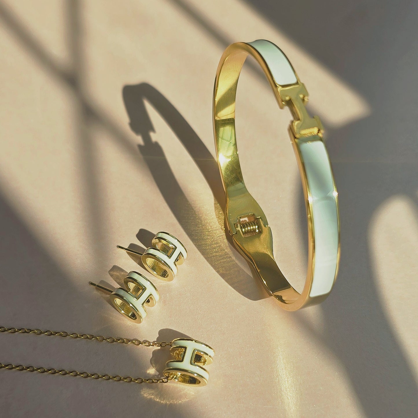 Chic White & Gold 3-Piece Jewellery Set